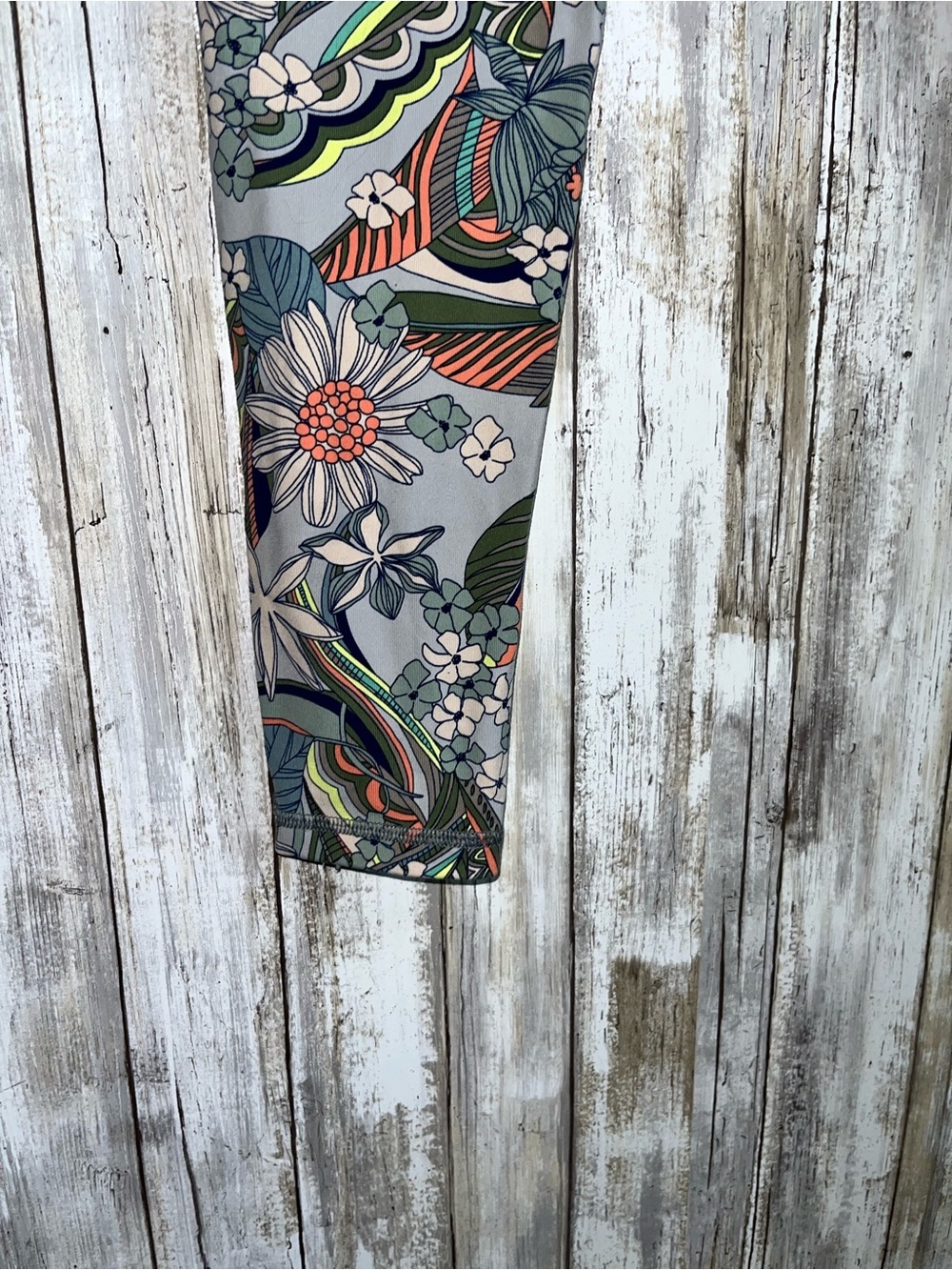 Victoria Sport High Rise Floral Print Leggings Small Multicolor Workout Pants - Picture 3 of 4